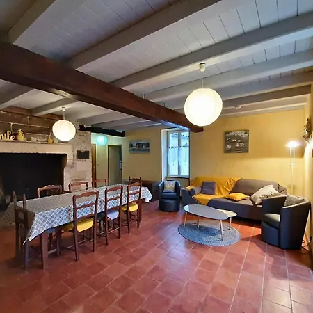 Cosy Avec 3 Chambres, Cour Privee, Baby-foot Et Internet, Equipements Bebe Inclus, Animaux Permis - Fr-1-653-154 منزل ريفي *