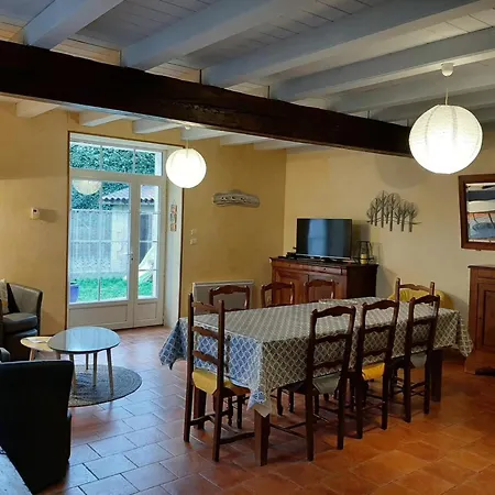 Cosy Avec 3 Chambres, Cour Privee, Baby-foot Et Internet, Equipements Bebe Inclus, Animaux Permis - Fr-1-653-154 Holiday home Jauldes