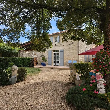 Cosy Avec 3 Chambres, Cour Privee, Baby-foot Et Internet, Equipements Bebe Inclus, Animaux Permis - Fr-1-653-154 Jauldes