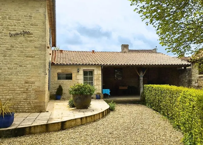 Cosy Avec 3 Chambres, Cour Privee, Baby-foot Et Internet, Equipements Bebe Inclus, Animaux Permis - Fr-1-653-154 بيت للعطل *