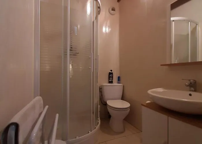 Cosy Avec 3 Chambres, Cour Privee, Baby-foot Et Internet, Equipements Bebe Inclus, Animaux Permis - Fr-1-653-154 بيت للعطل *