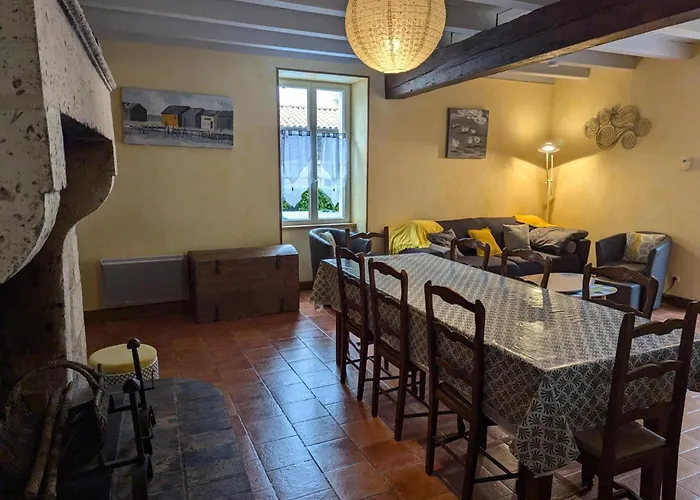 Cosy Avec 3 Chambres, Cour Privee, Baby-foot Et Internet, Equipements Bebe Inclus, Animaux Permis - Fr-1-653-154