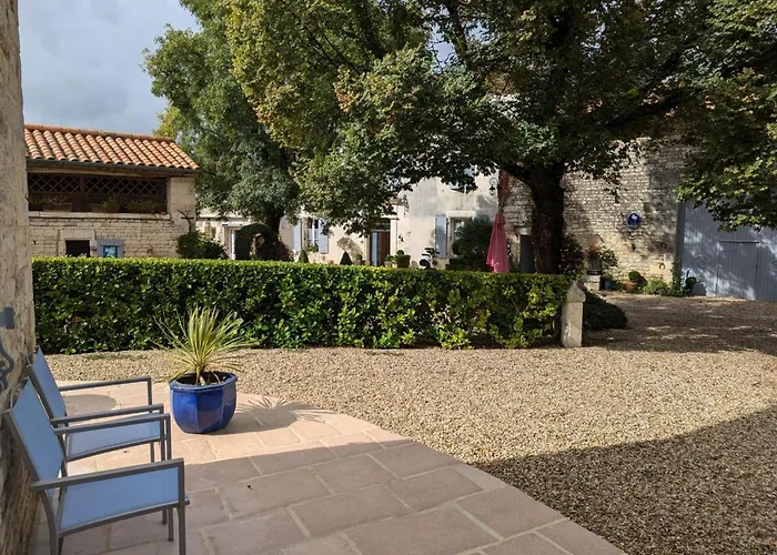 Cosy Avec 3 Chambres, Cour Privee, Baby-foot Et Internet, Equipements Bebe Inclus, Animaux Permis - Fr-1-653-154 بيت للعطل