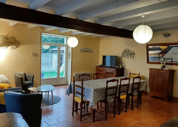 Cosy Avec 3 Chambres, Cour Privee, Baby-foot Et Internet, Equipements Bebe Inclus, Animaux Permis - Fr-1-653-154 بيت للعطل Jauldes